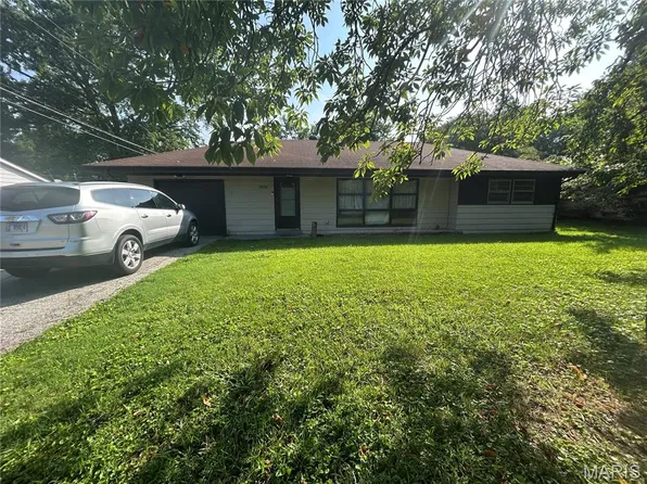 1923 Florence St, Cahokia, IL 62206