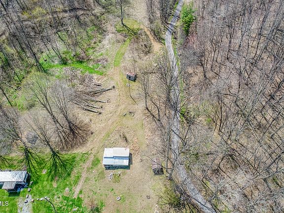 5th image of 111 Hughes Hollow Rd