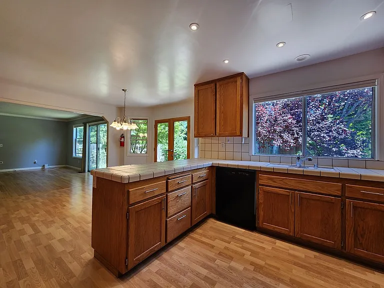 9609 Lord Dr — Photo 11
