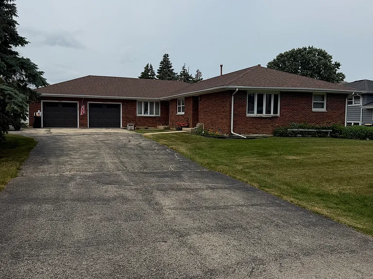 1201 Johnston Dr — Photo 3