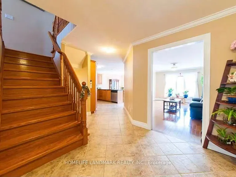 579 Violet St — Photo 18