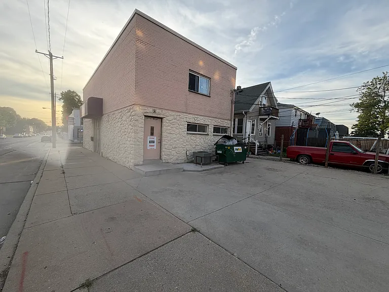 7746 W Becher St — Photo 1