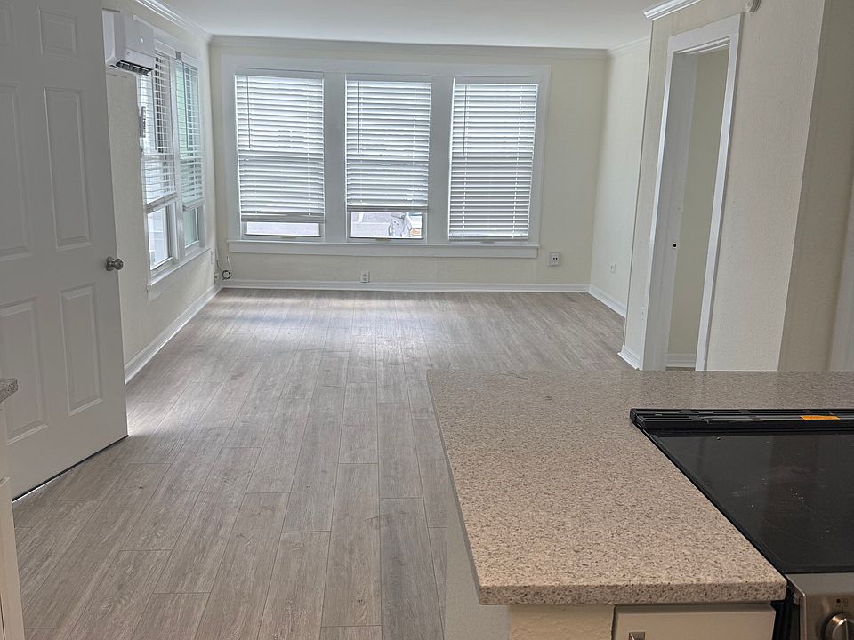 1st image of 115 16th Ave N APT 1