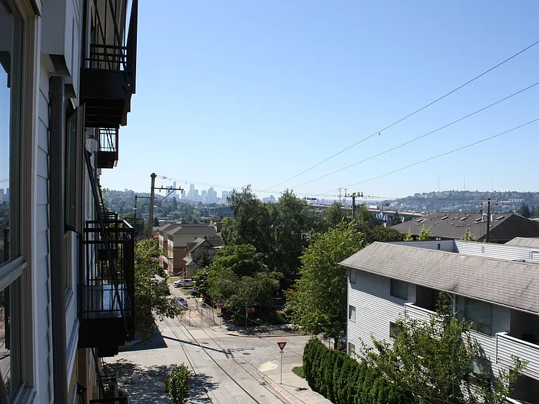 Trinity 43rd Apartments — Photo 25