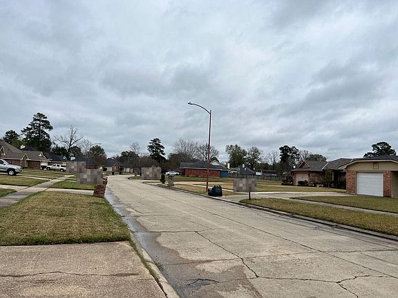 4th image of 8113 Greenleaf Dr