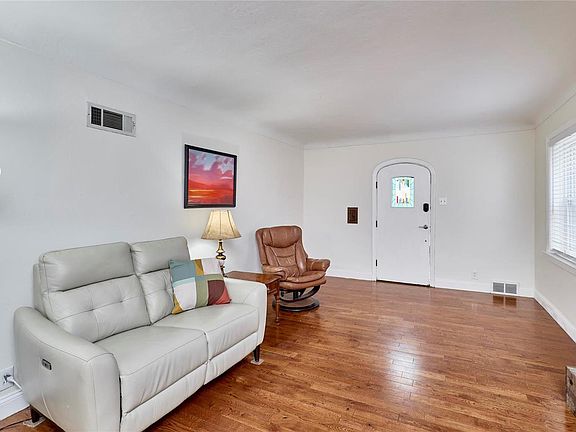 4th image of 5815 Nottingham Ave