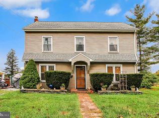 229 E Main St, Leola, PA 17540