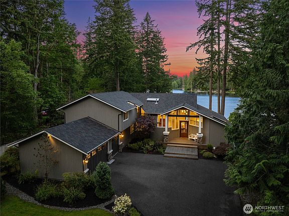 2nd image of 1916 W Beaver Lake Drive SE