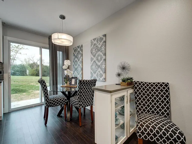 202 S College St #14 — Photo 8