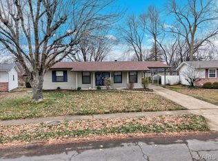 2180 N Pointe Ln, Florissant, MO