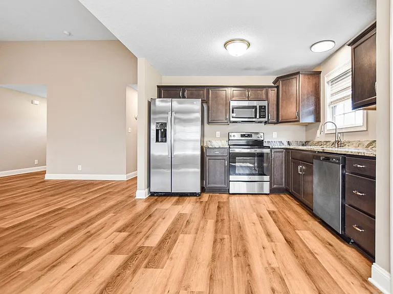 410 Irish Hills Dr — Photo 7