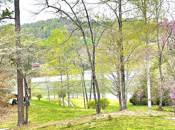 4th image of 655 Lake Ln