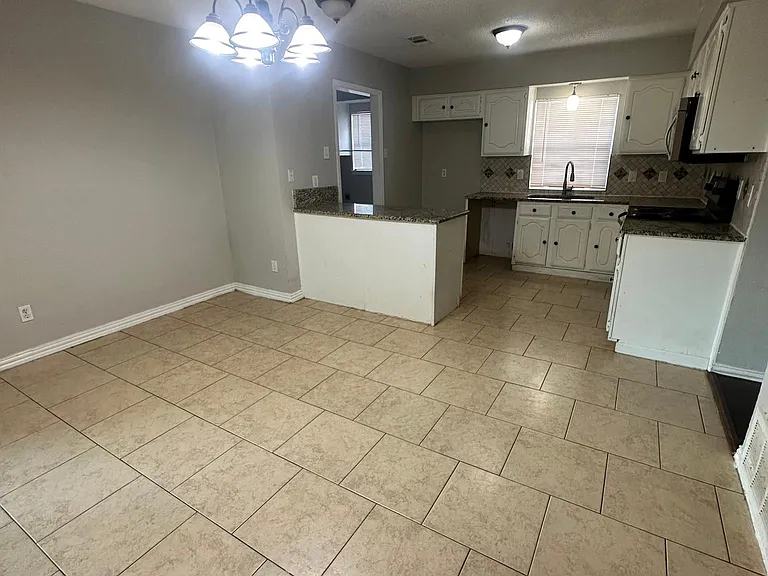 718 Pyramid Dr — Photo 5