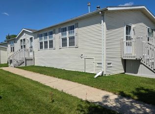 26 Ridgeway, Saline, MI 48176