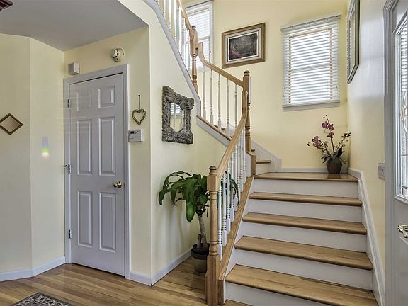 2nd image of 48 Nelson St
