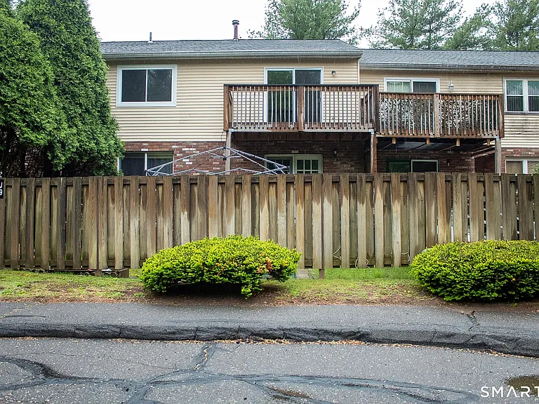 10 Georgetown Dr #J — Photo 14