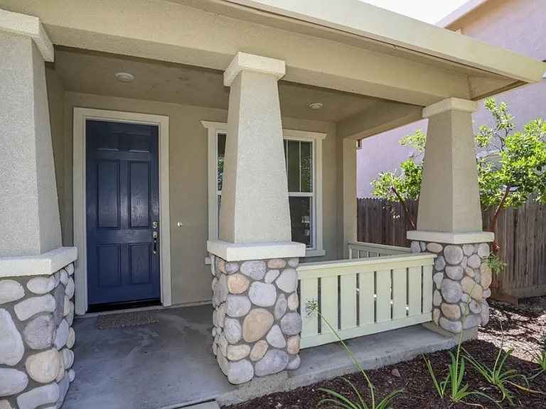 468 Beckman Way — Photo 2