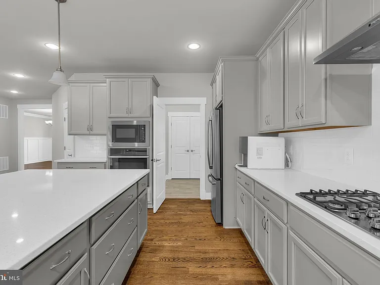 2233 N Underwood St — Photo 18