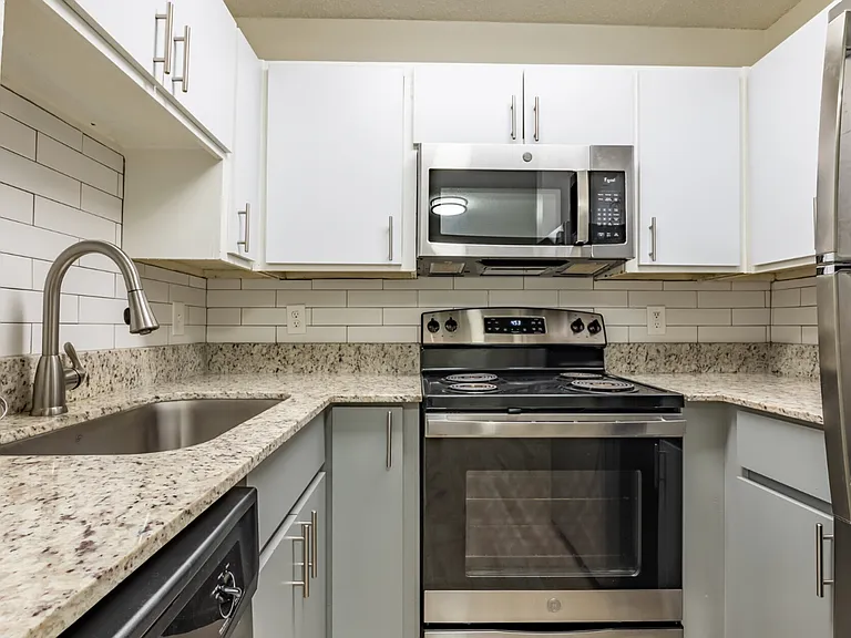 The Slate at Decatur Apartments — Photo 25