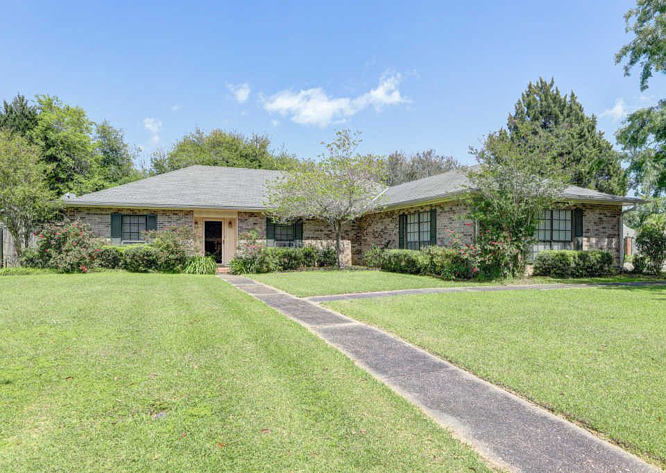 1st image of 812 Briarwood Dr
