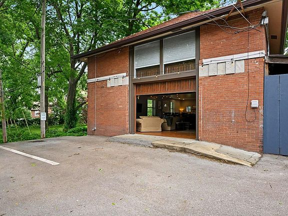 2nd image of 1216 E Armour Blvd