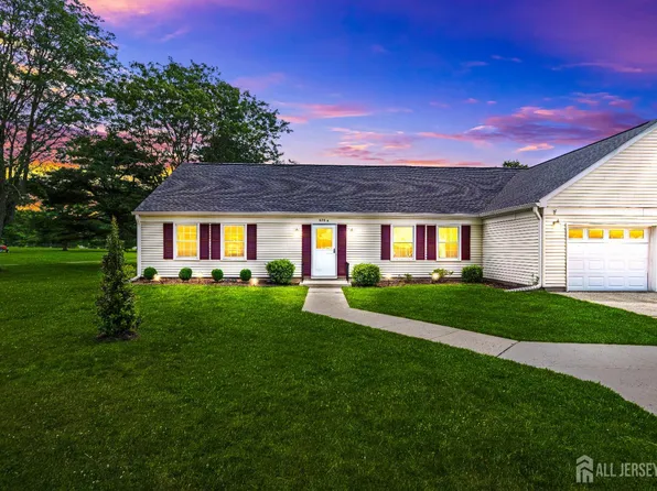 628 Windsor Way #A, Monroe Township, NJ 08831