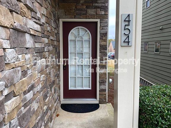 4th image of 454 Village Vw