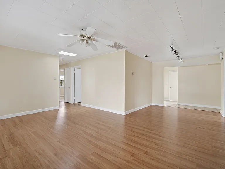 259 Gloria Dr — Photo 10