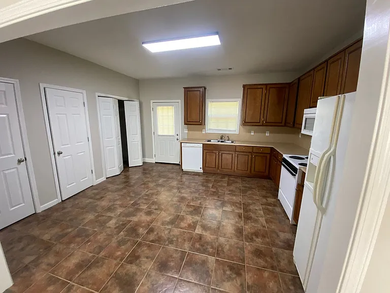 2316 Summerville Rd #A — Photo 4