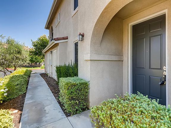 4th image of 24364 Lorenzo Ln