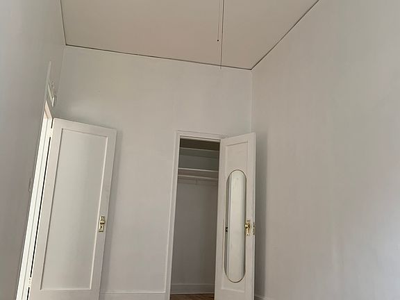 5th image of 322 W 77th St #3R