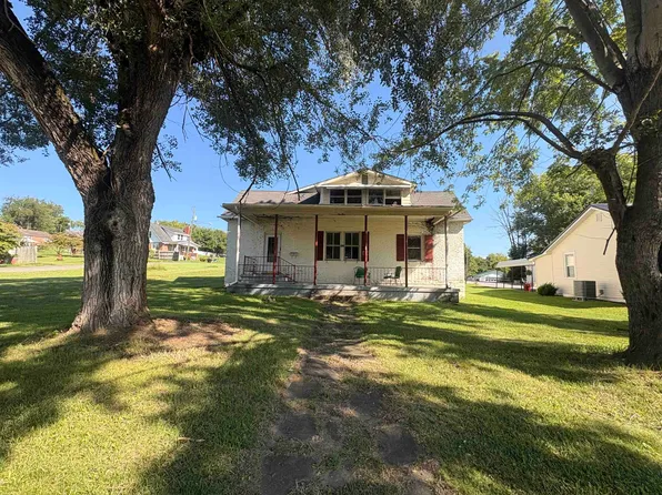 422 Pulaski St, Pulaski, VA 24301