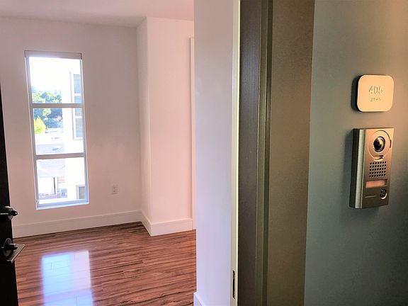 5th image of 234 7th Ave Unit 304