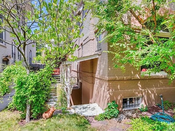 3rd image of 547 N Clarkson St Unit B