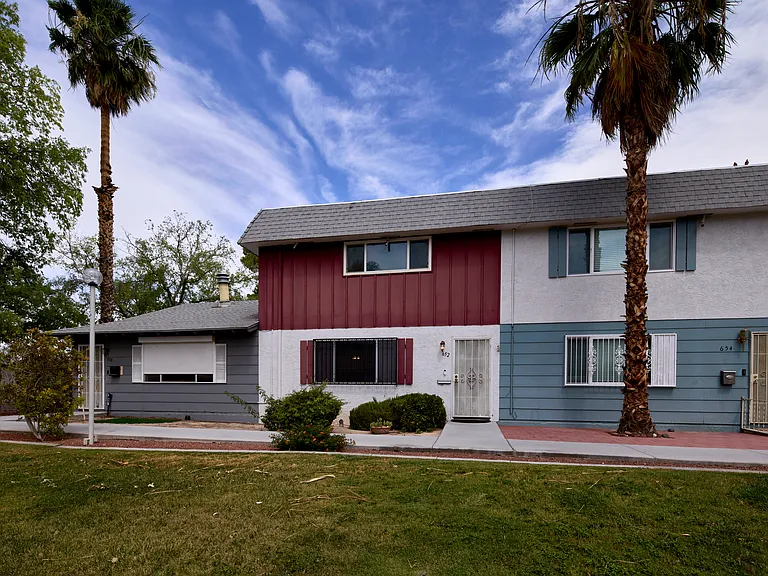 652 Greenbriar Townhouse Way — Photo 44