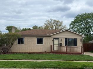 27334 Perry St, Roseville, MI 48066
