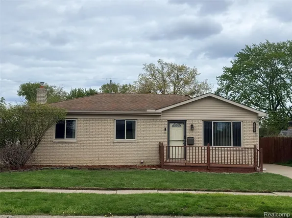 27334 Perry St, Roseville, MI 48066