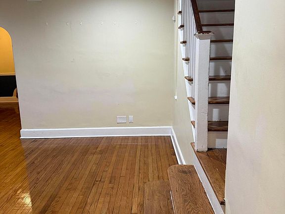 4th image of 10 Frances Pl