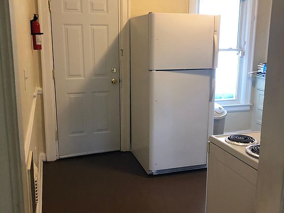 2nd image of 878 Gladstone Ave