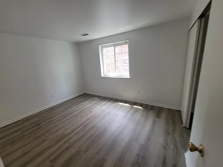 1477 Indianola Ave — Photo 6