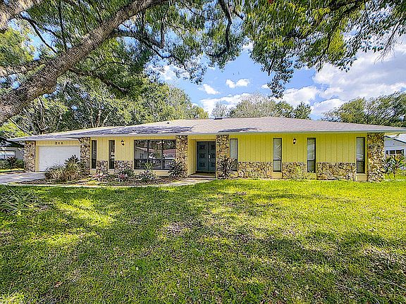 3rd image of 211 Valencia Shores Dr
