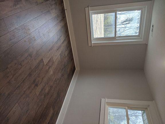 5th image of 427 Demoss St