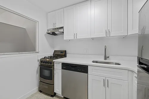 123 E 54th St Photo 1