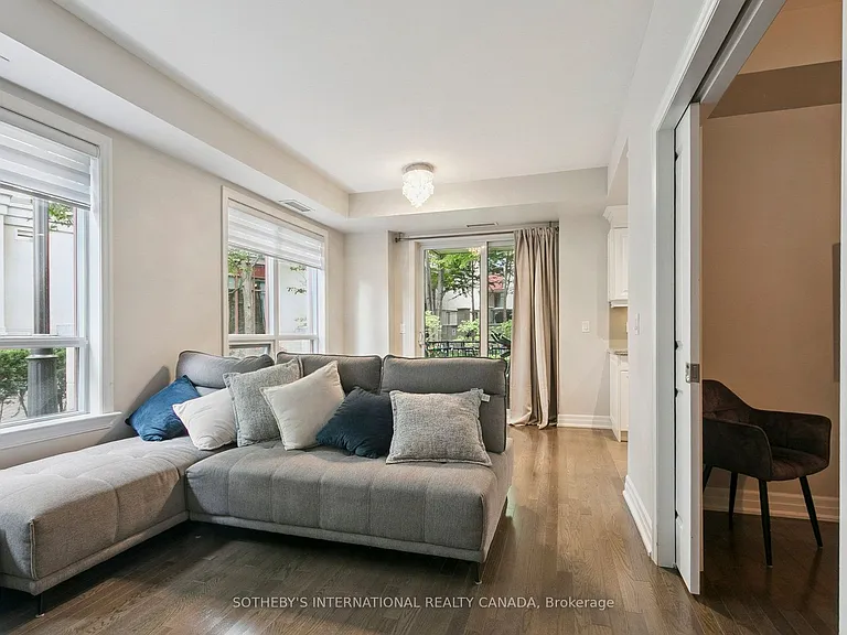 15 Rean Dr #102 — Photo 4