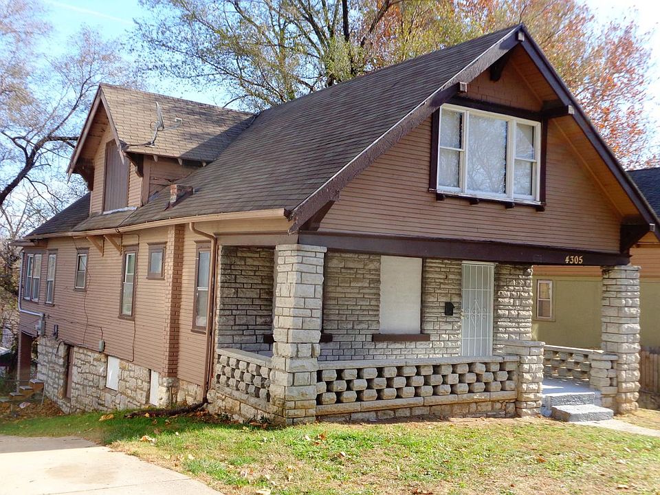 Quiet neighborhood close to Plaza, UMKC and Rockhurst campus