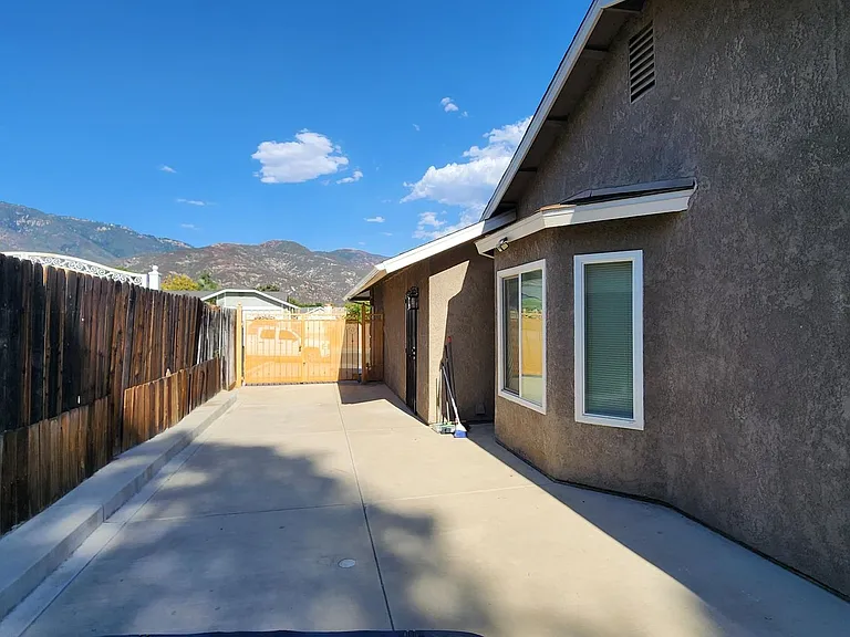 2529 Christine St — Photo 18