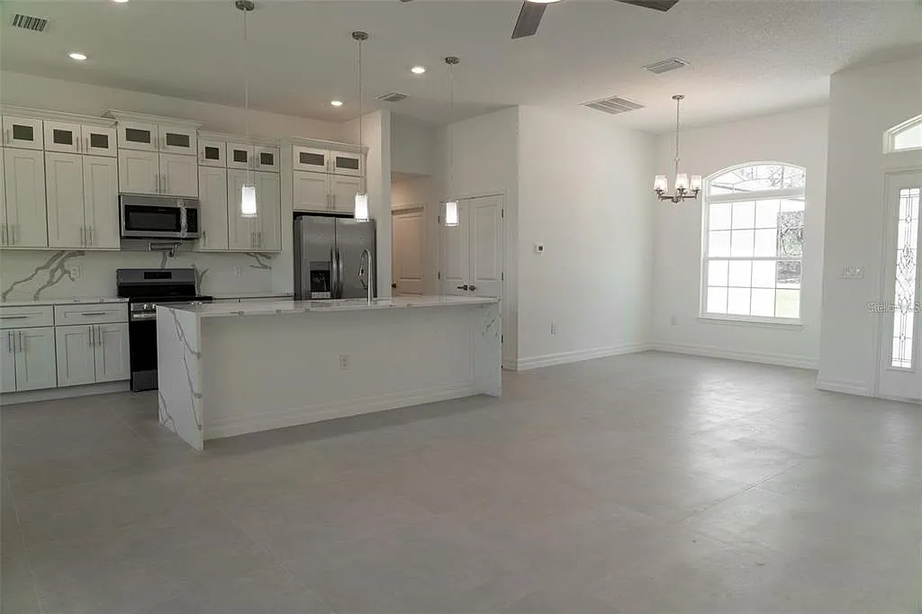 4 bed, 2.5 bath, 1801 sqft, $1,800 — Photo 3