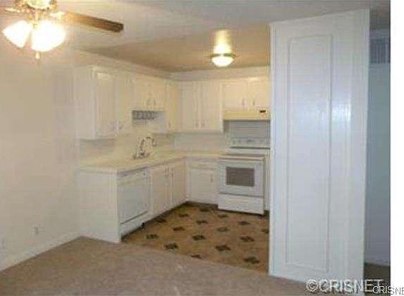 4th image of 18619 Collins St APT F3