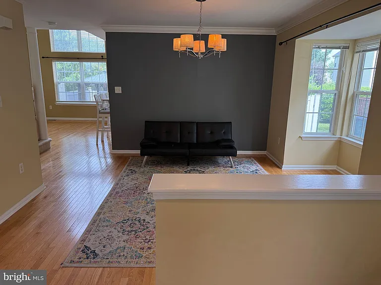 233 Fountayne Ln — Photo 9