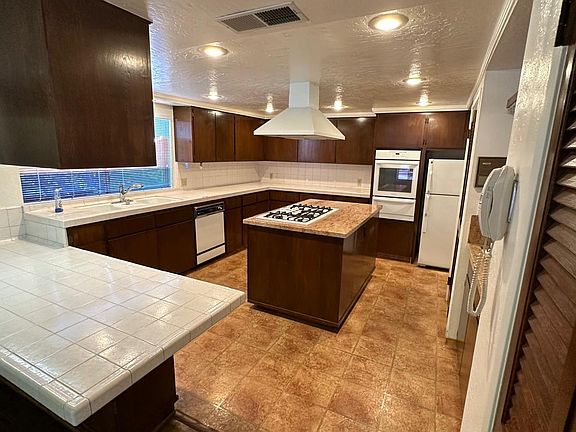 4th image of 849 W 48th St #1